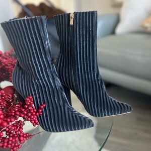 Ribbed Corduroy Block Heel Booties – Pointed Toe, Size 10